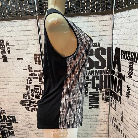 Gloria Vanderbilt M Black Print Scoop Neck Curved Hem Tank Top - Picture 3 of 7